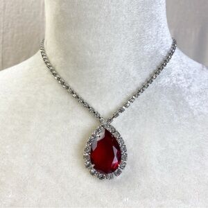 Vtg red teardrop with clear rhinestone halo and necklace